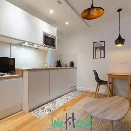 Wehost - Superbe Pied-a-terre Pour 2 Pres De La Tour Eiffel Appartement Parijs